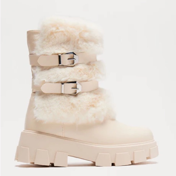 DIVA Lounge Shoes - Stylish Cream Fur-Lined Women's Boots